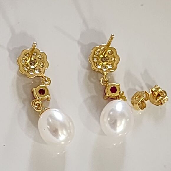 925S Red Gemstones‎ Stud Earrings With Cultured Freshwater Pearl and Zirconia - Picture 6 of 12